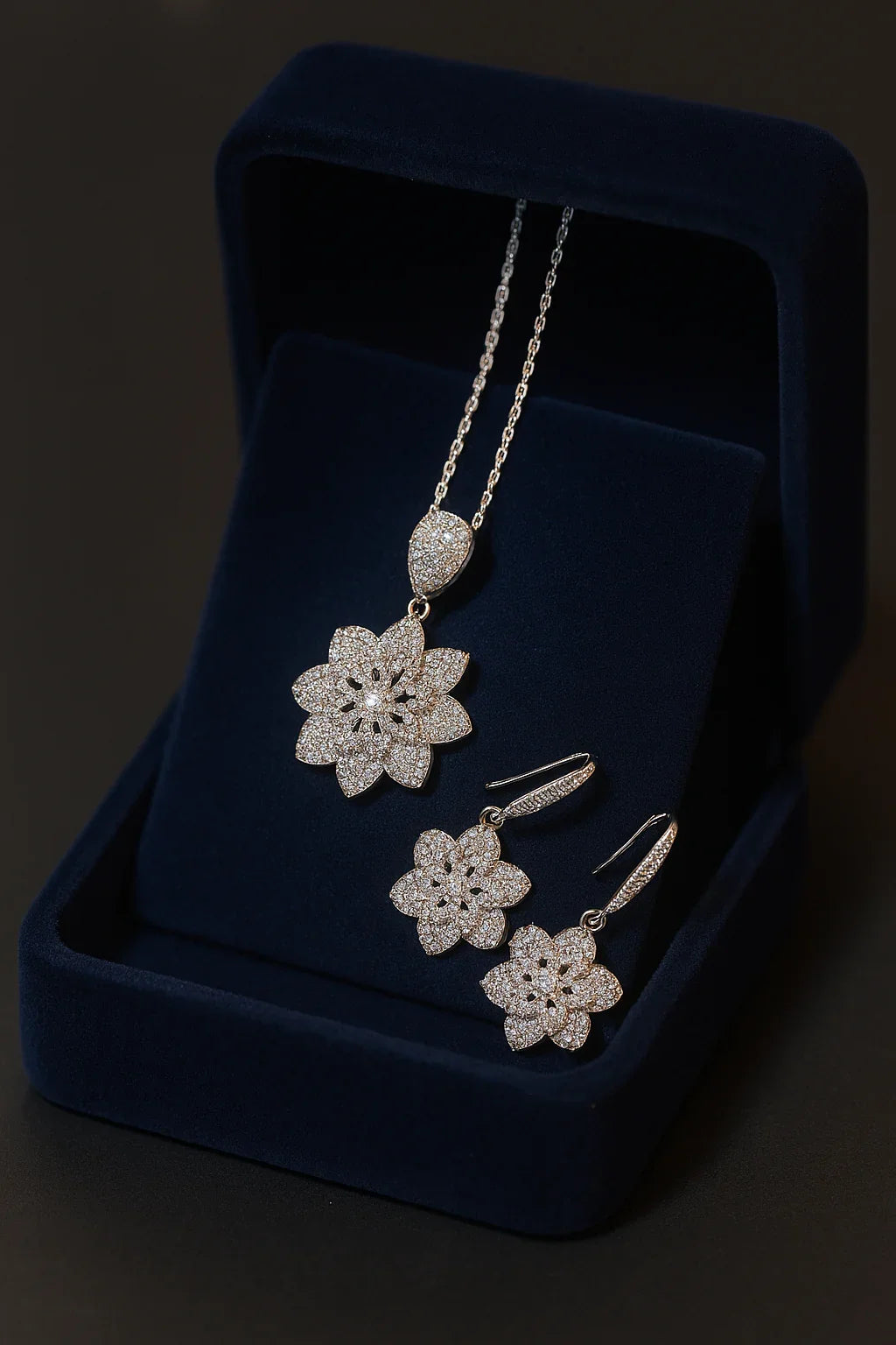 Luxury Floral Crystal Necklace & Earrings Set – Elegant Sparkle