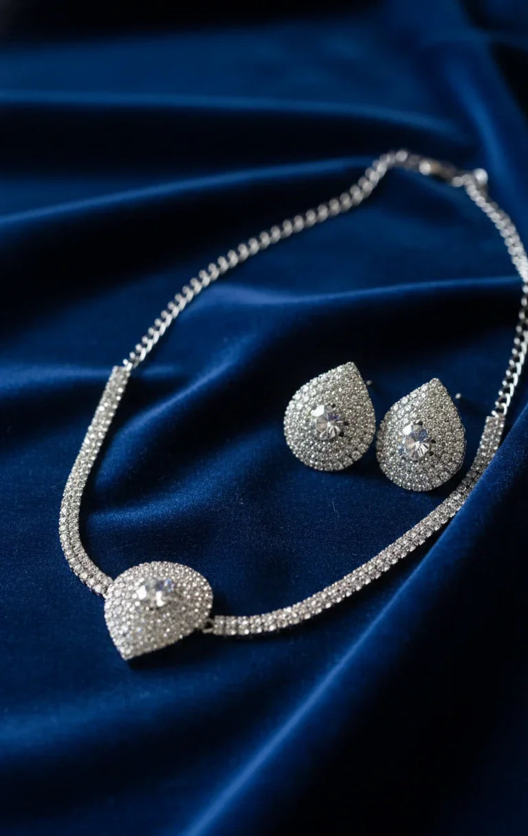 "Majestic Spark – Luxury Crystal Necklace & Earring Set"
