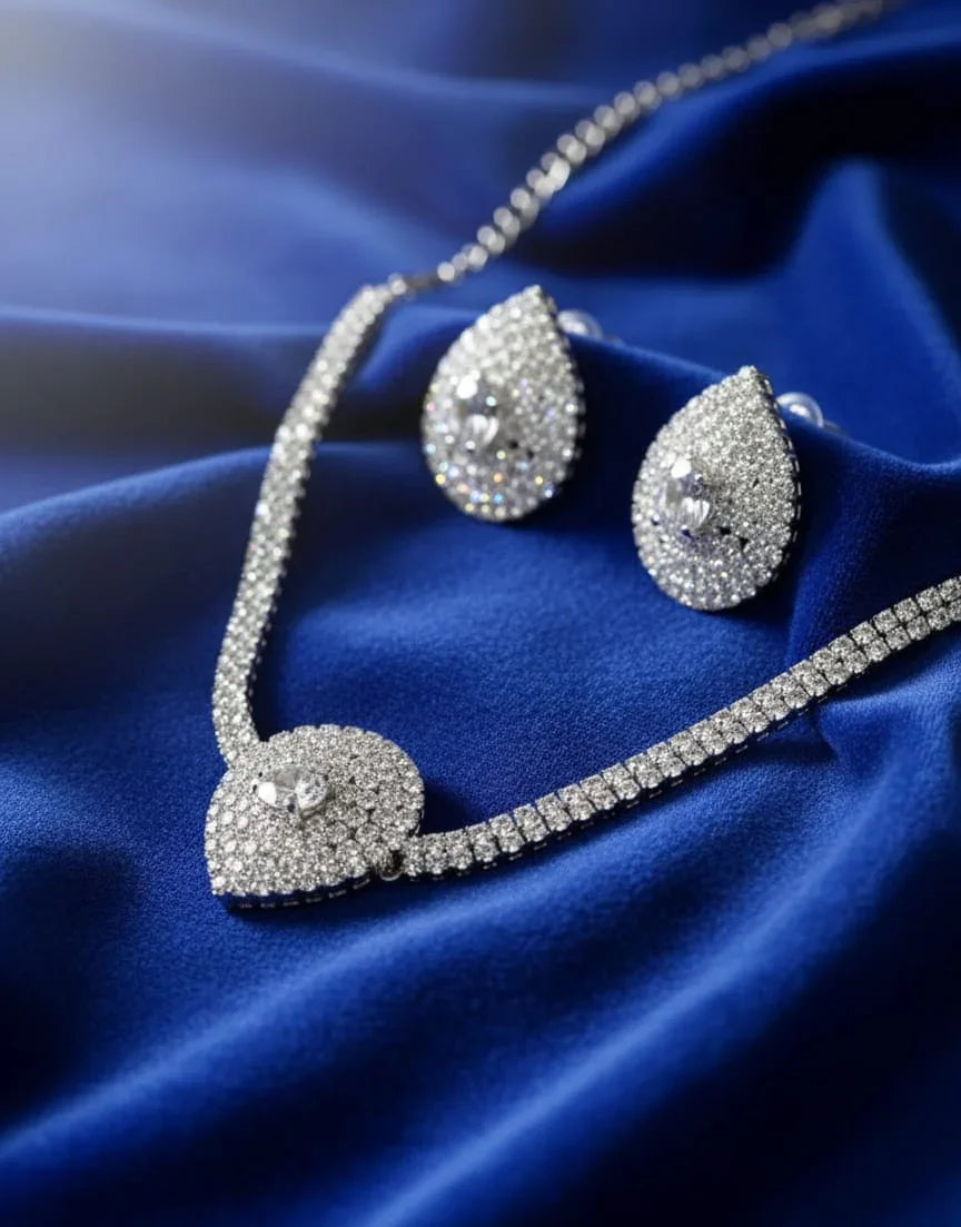 "Majestic Spark – Luxury Crystal Necklace & Earring Set"