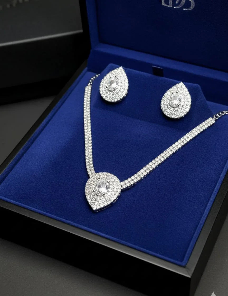 "Majestic Spark – Luxury Crystal Necklace & Earring Set"